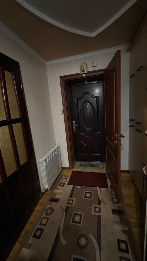 Просторі Та Комфортні Апартаменти «Д.І.М.» Kamianets-Podilskyi Exterior foto
